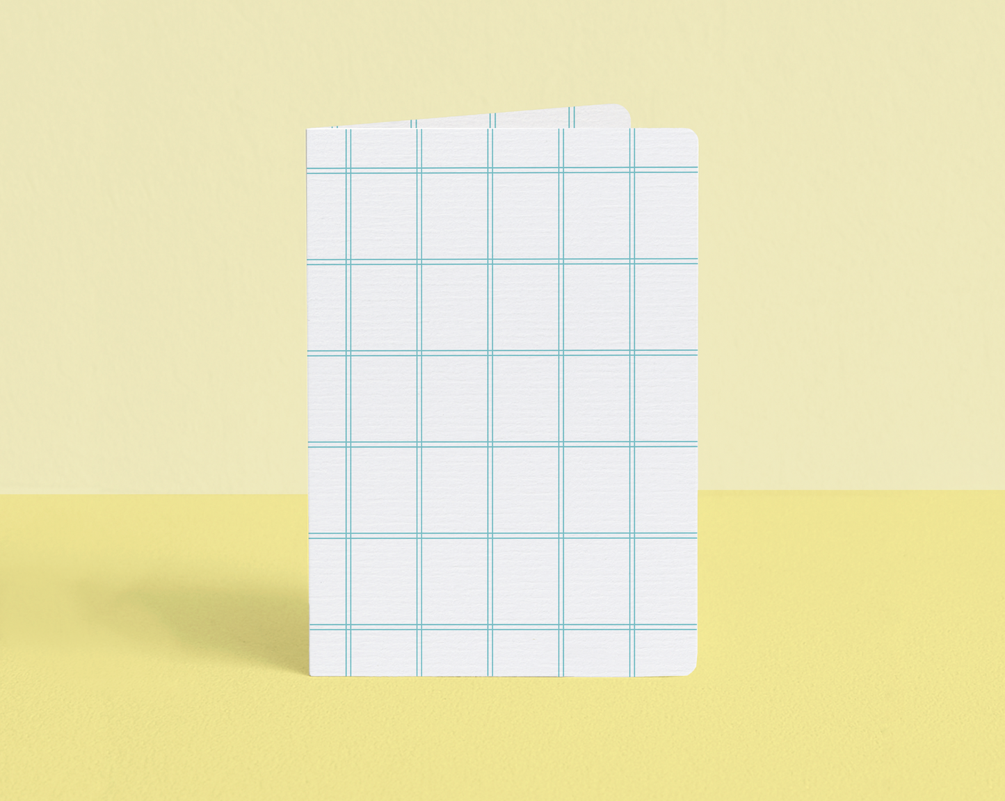 Mock up wenskaart met afgeronde hoeken, staand - PSD sjabloon.