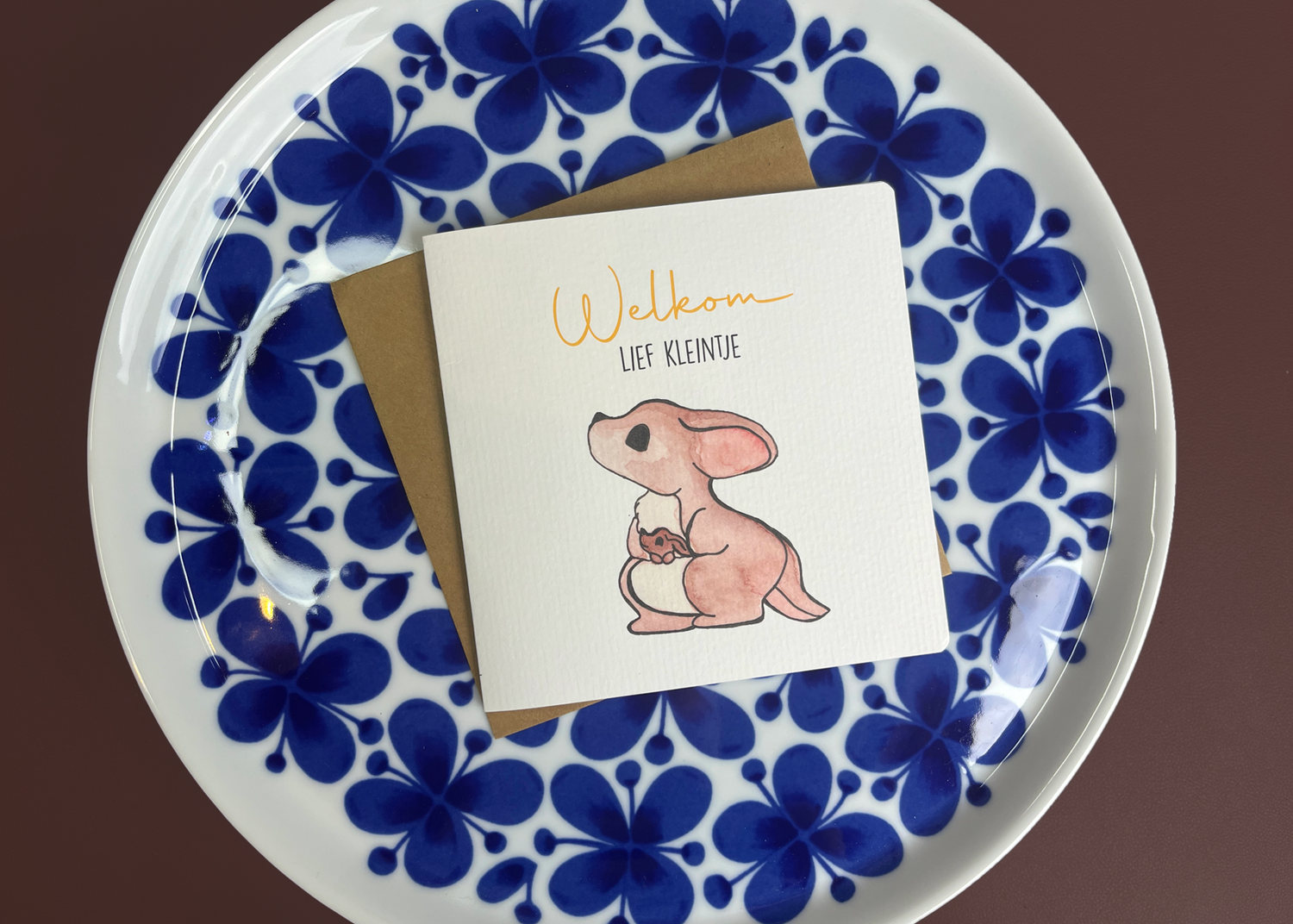 13,5 x13,5 cm wenskaart met waterverf illustratie. De binnenkant is blanco. Ontworpen door Studio Dwarsdenker
