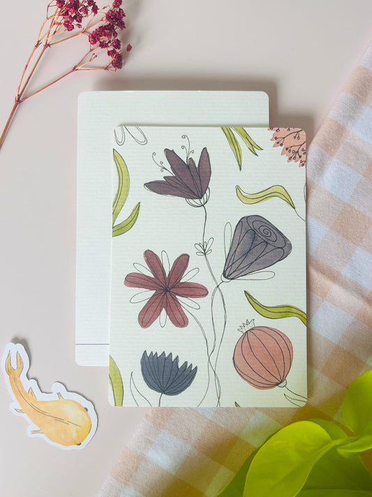 Ansichtkaart met een witte achtergrond met een waterverf illustratie van pastel kleurige bloemen. Ontwerp door Studio Dwarsdenker