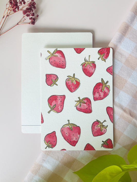 Ansichtkaart met een waterverf illustratie van zomerse aardbeien met rood en groen tinten. Ontwerp door Studio Dwarsdenker