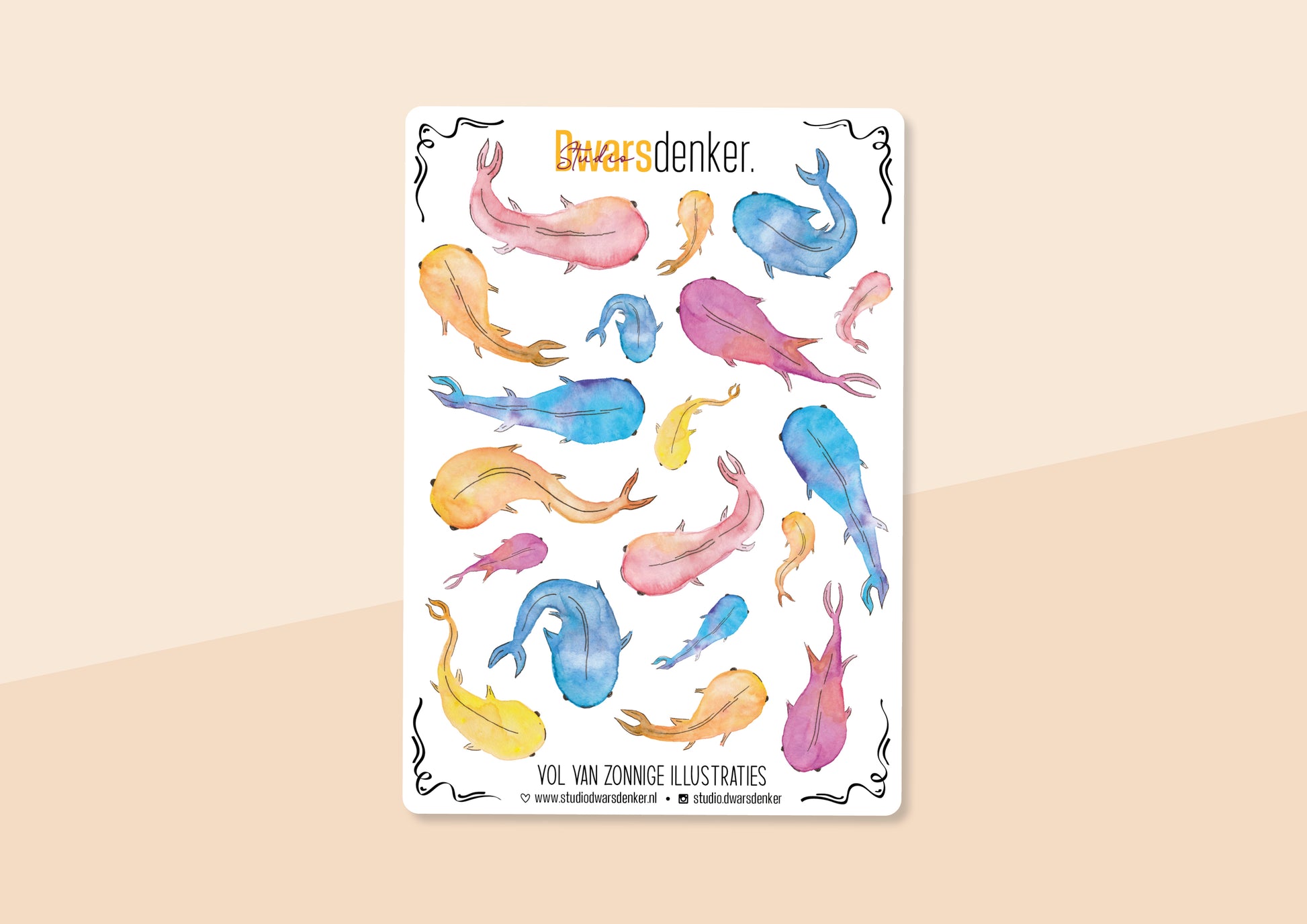 Stickervel met visjes. Bestaande uit ongeveer 20 stickers met kleurrijke visjes in verschillende tinten. Roze, geel, blauw, oranje. Ontwerp door Studio Dwarsdenker.